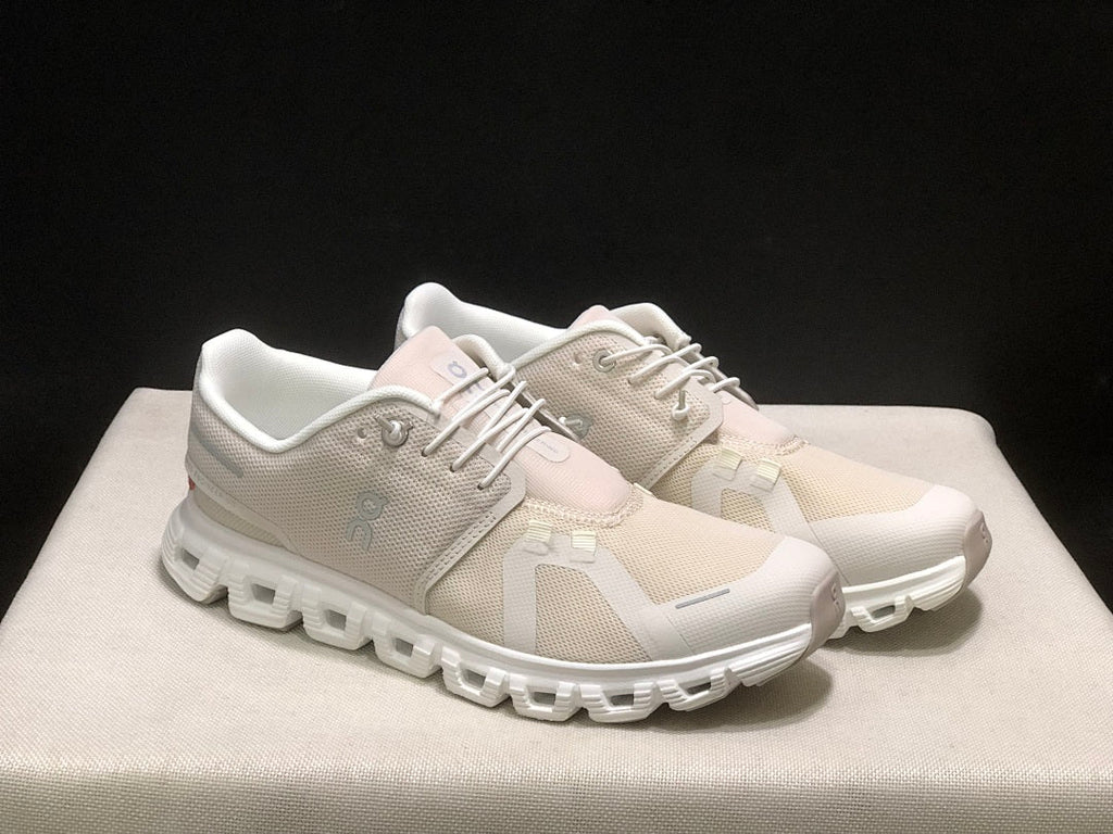 On Cloud 6 Sneakers in Pearl White