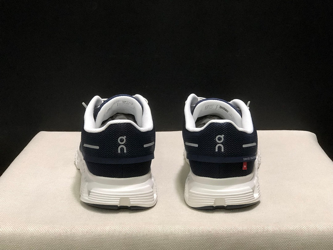 On Cloud 6 Sneakers in Navy and White