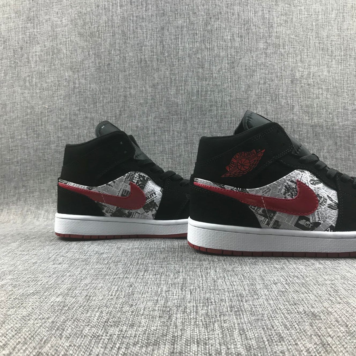 Air Jordan 1 Mid Black Red Sneakers 852542-061