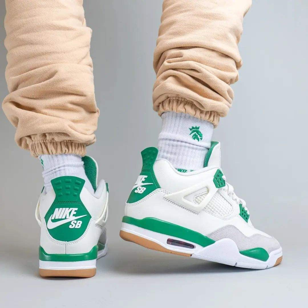 Nike SB x Air Jordan 4 Pine Green Sneakers DR5415-103
