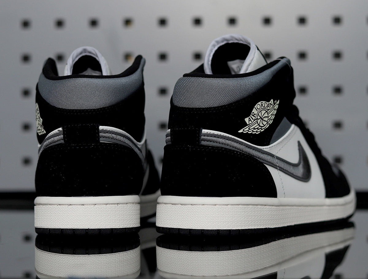 Jordan 1 Retro High OG Black White Sneakers 852542-011