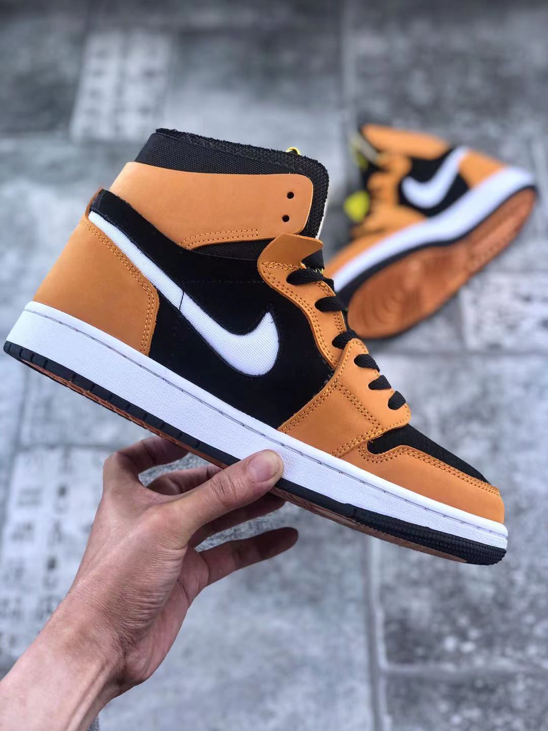 Jordan Air Jordan 1 Zoom CMFT Monarch Orange CT0978-002
