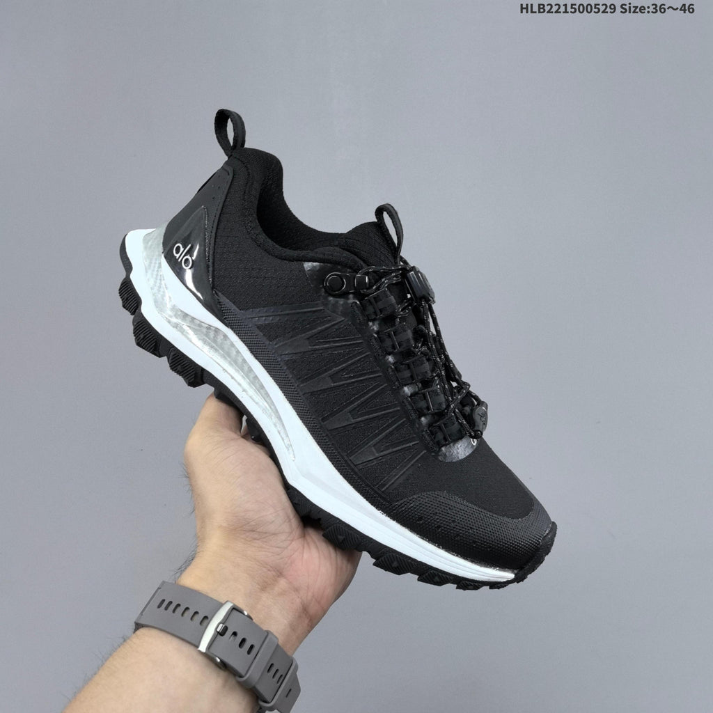 Alo Runner Trail Low-Top Sneakers in Black