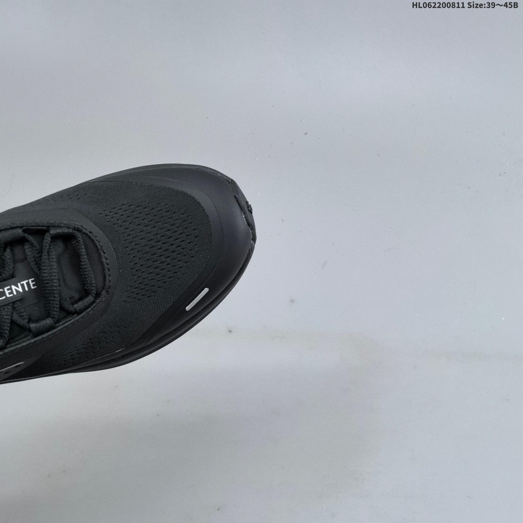 DESCENTE D/F RIDE Black Low-Top Running Sneakers