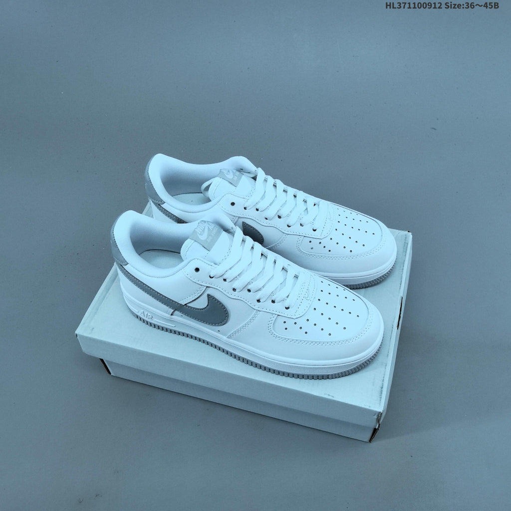 Nike Air Force 1 ’07 Low-Top Sneakers