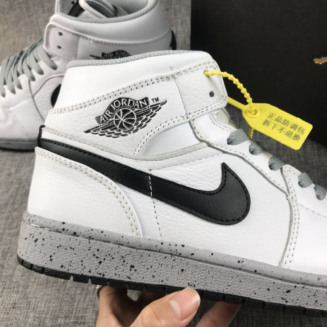 Air Jordan 1 Retro High OG White Grey Dot Sneakers