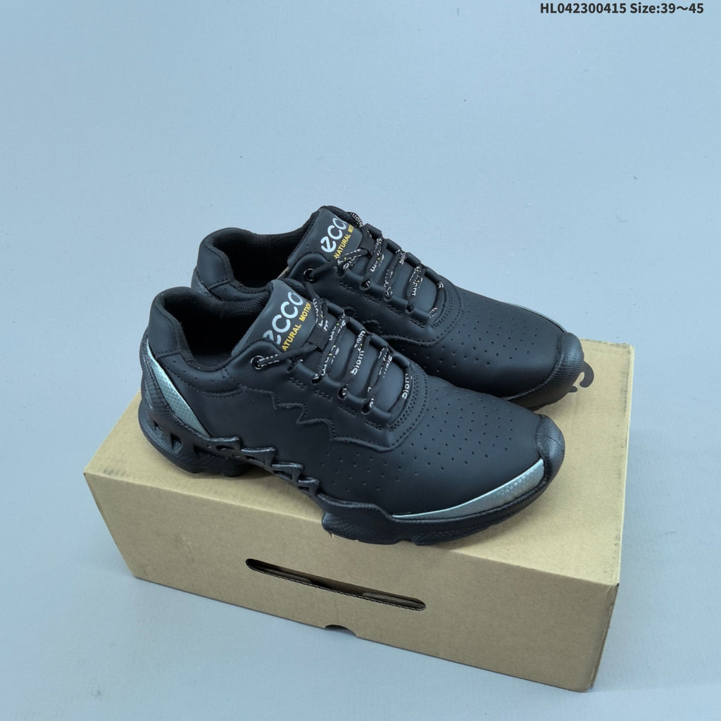 ECCO Men's Black Perforated Lace-Up Sneakers