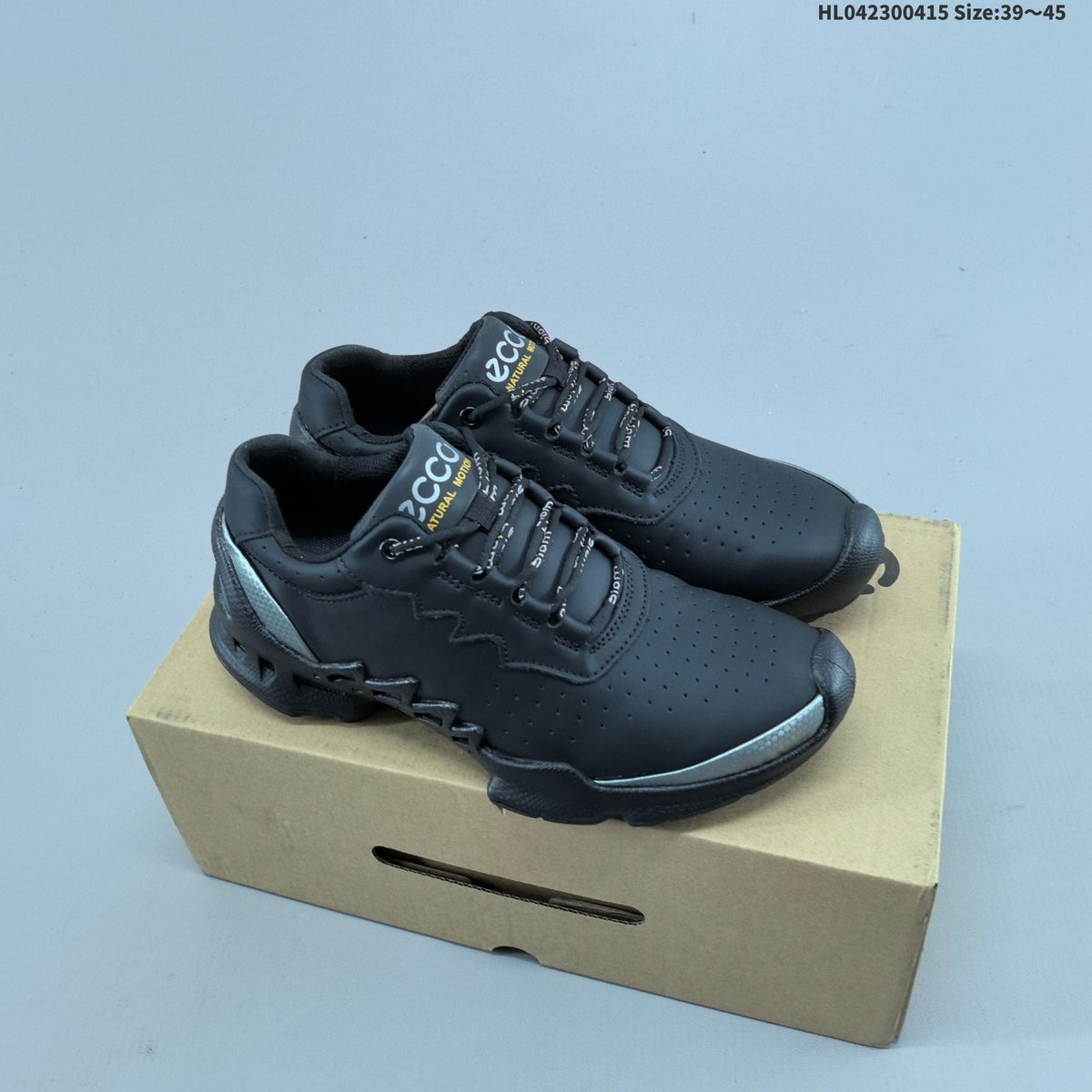 ECCO Men's Black Perforated Lace-Up Sneakers