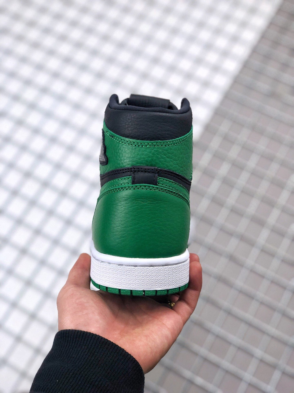 Air Jordan 1 High Pine Green Black Sneakers 555088-030