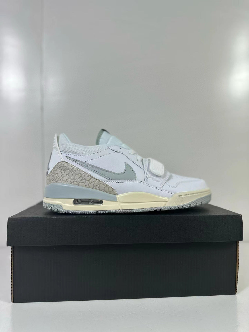 Jordan Legacy 312 Low Silver Yellow Sneakers HJ3480-101