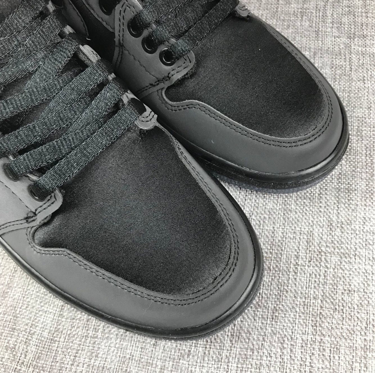 Air Jordan 1 Retro High Black Rose Sneakers
