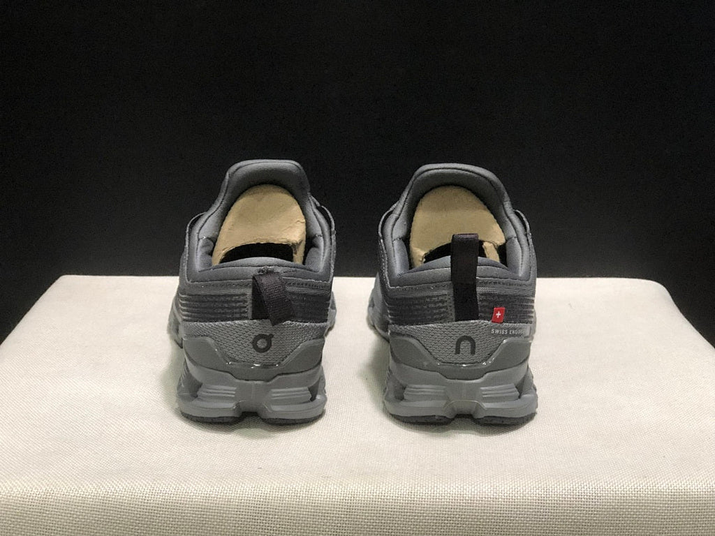 On Cloud X Z5 Sneakers in Gray