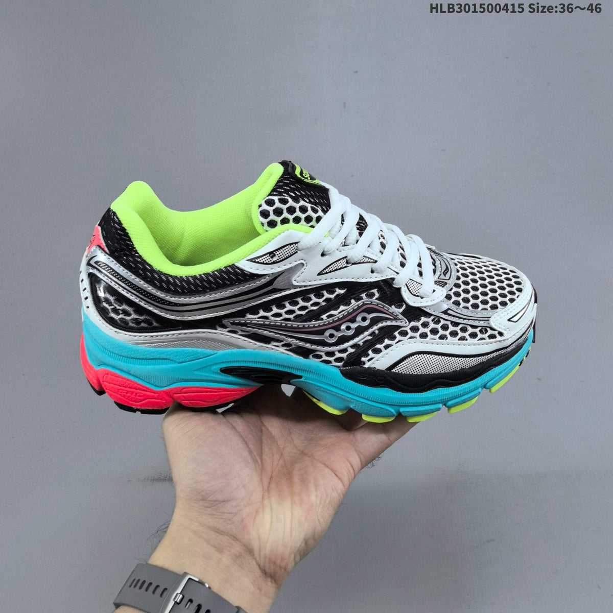 Saucony ProGrid Omni 9 Retro Running Sneakers