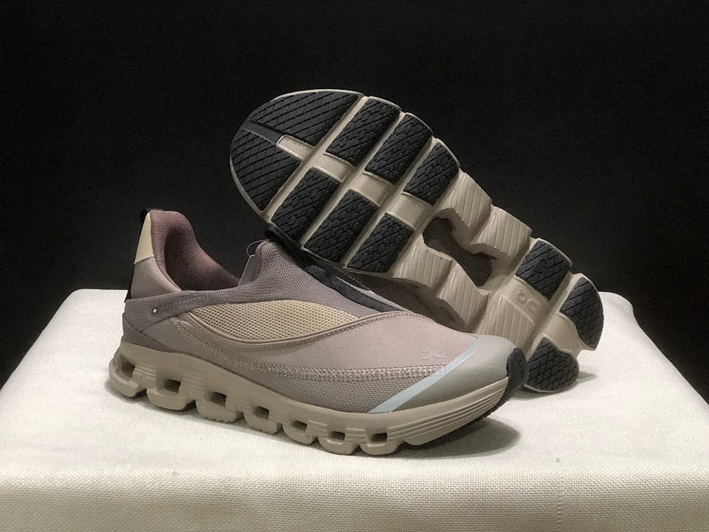 On Cloud X 4 Coast Sneakers in Light Grey and Beige