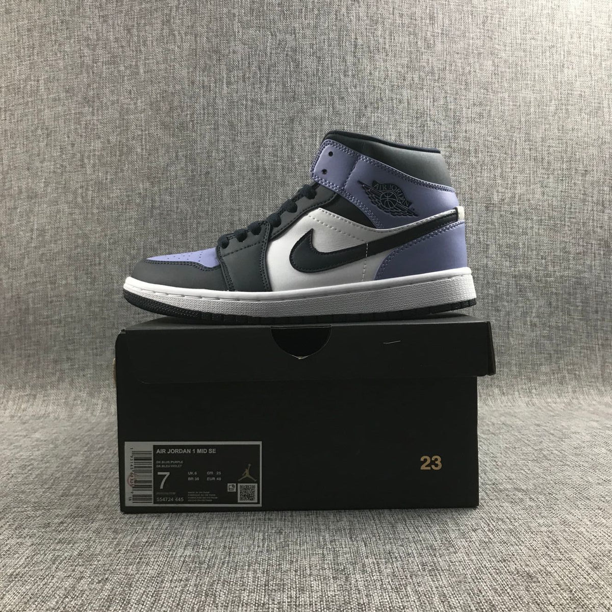 Jordan 1 Mid Sneakers Deep Blue Toe 554724-445
