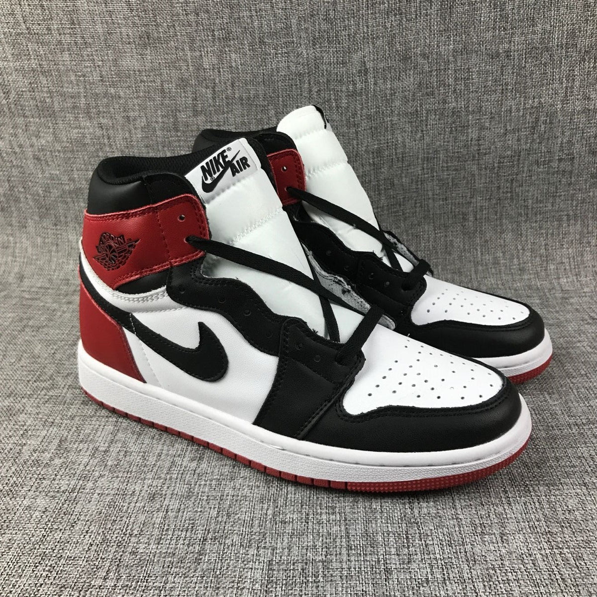 Air Jordan 1 High Black Toe Sneakers 555088-184