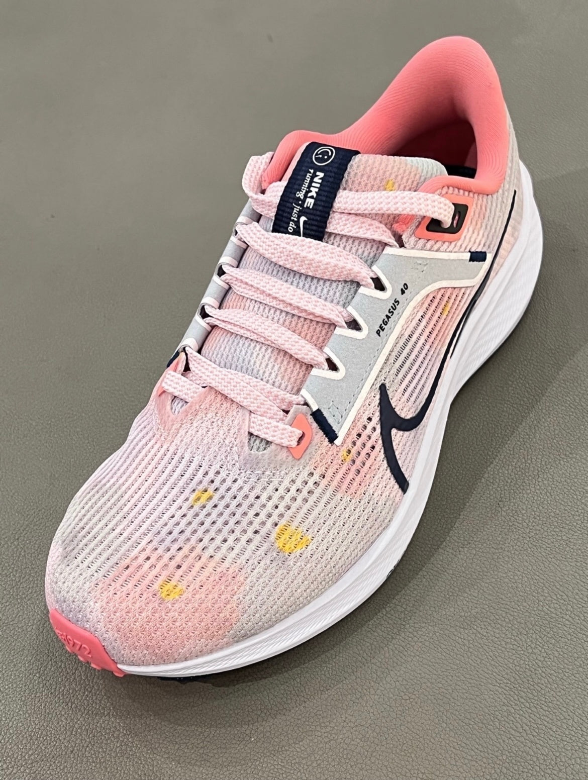 Nike Air Zoom Pegasus 40 Running Shoes Pink White DV7890-600