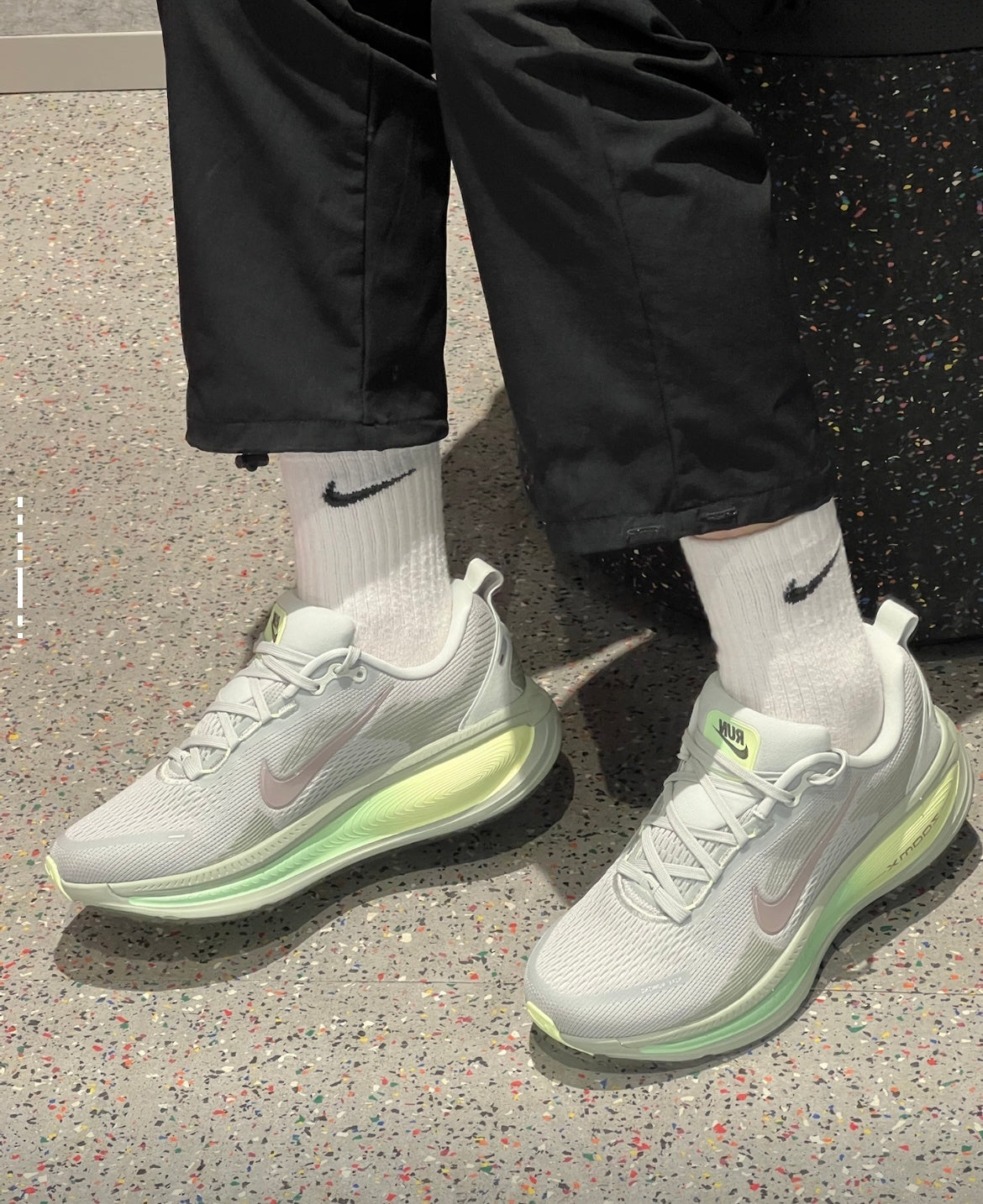 Nike Vomero 18 Running Shoes Gray Green HM6803-002