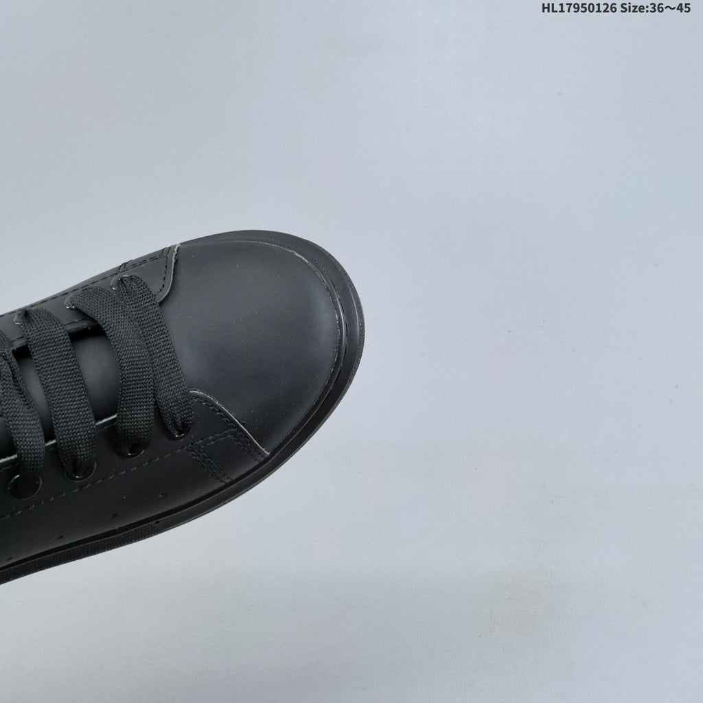 Alexander McQueen Low-Top Sneakers in Black with Thick Sole