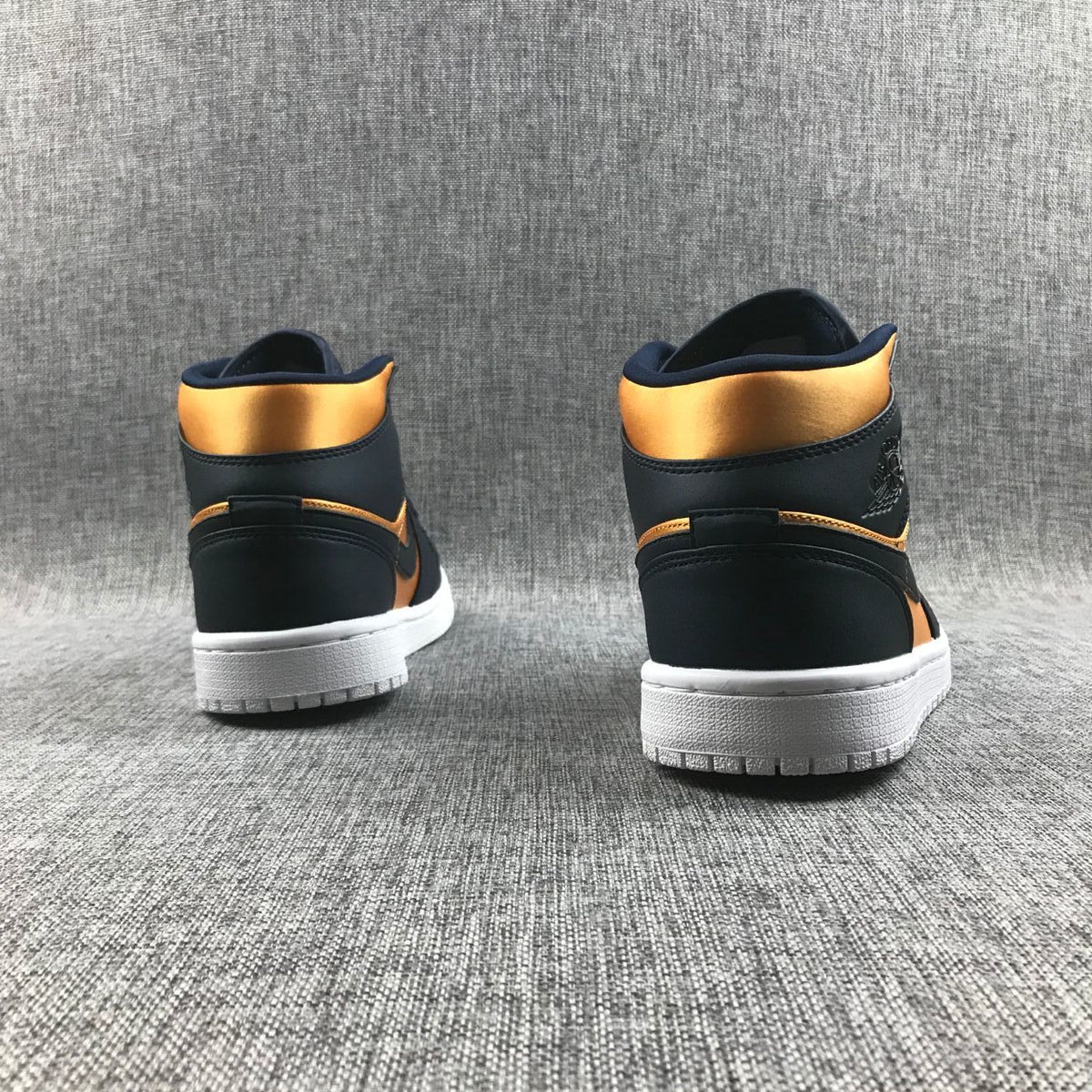 Air Jordan 1 Mid SE Black and Gold Sneakers 852542-401