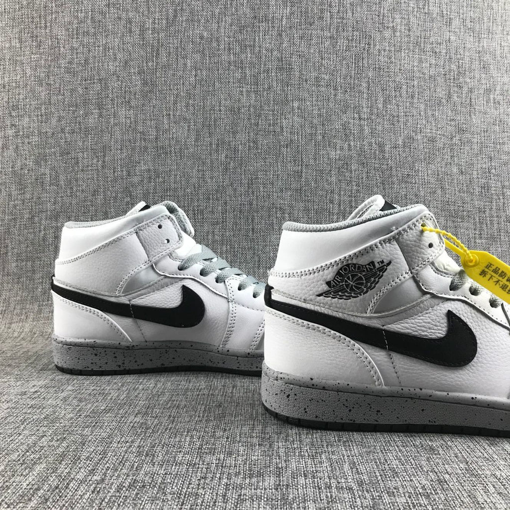 Air Jordan 1 Retro High OG White Grey Dot Sneakers