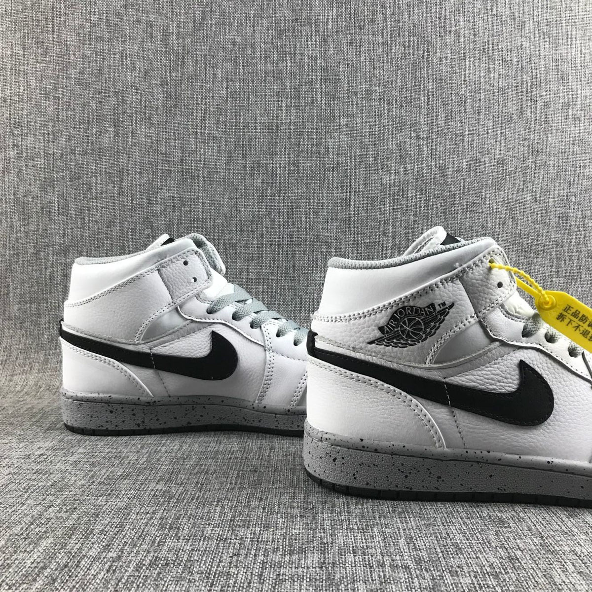 Air Jordan 1 Retro High OG White Grey Dot Sneakers