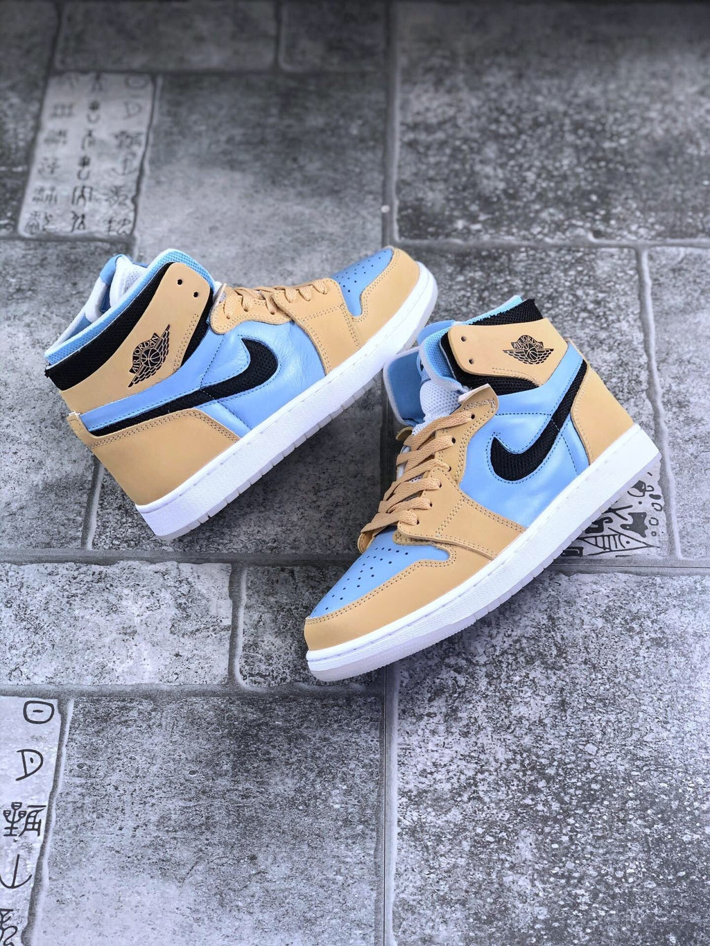 Jordan Air Jordan 1 Zoom CMFT Blue Tan Sneakers CT0979-400