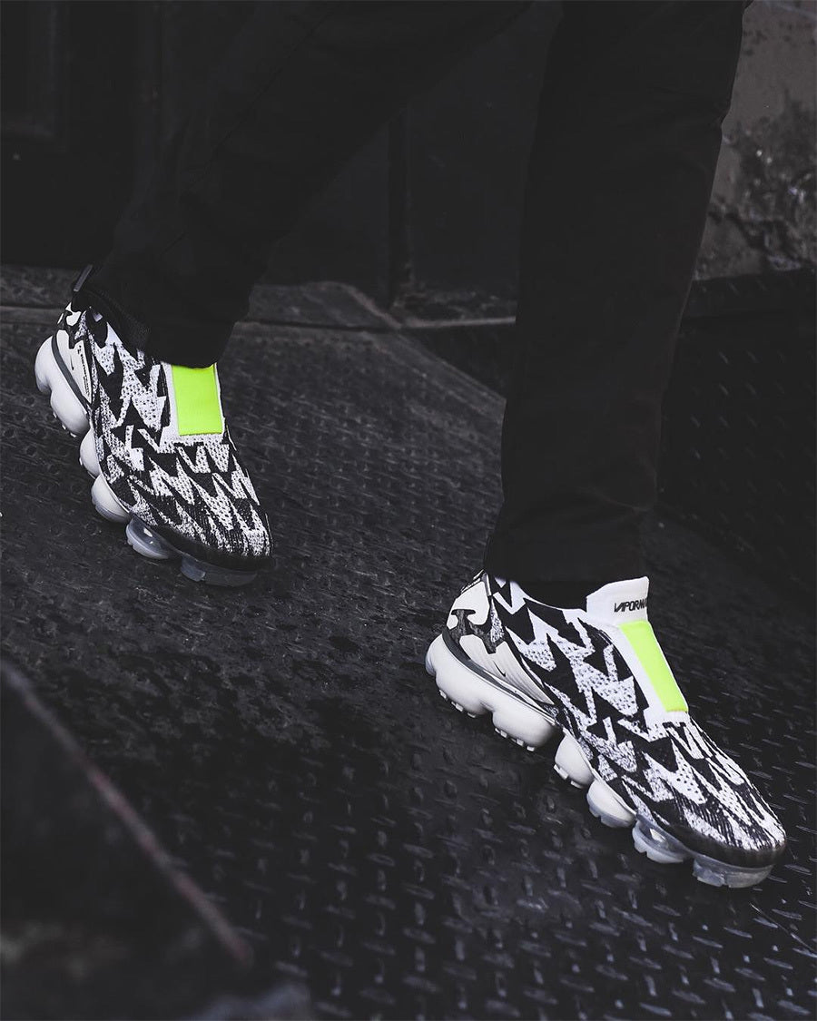 Nike Air VaporMax Moc 2 Acronym Black White Volt AQ0996-001