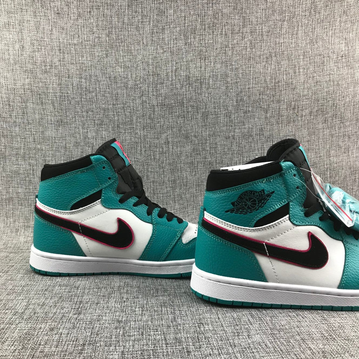 Air Jordan 1 Retro High OG South Coast Toes Sneakers
