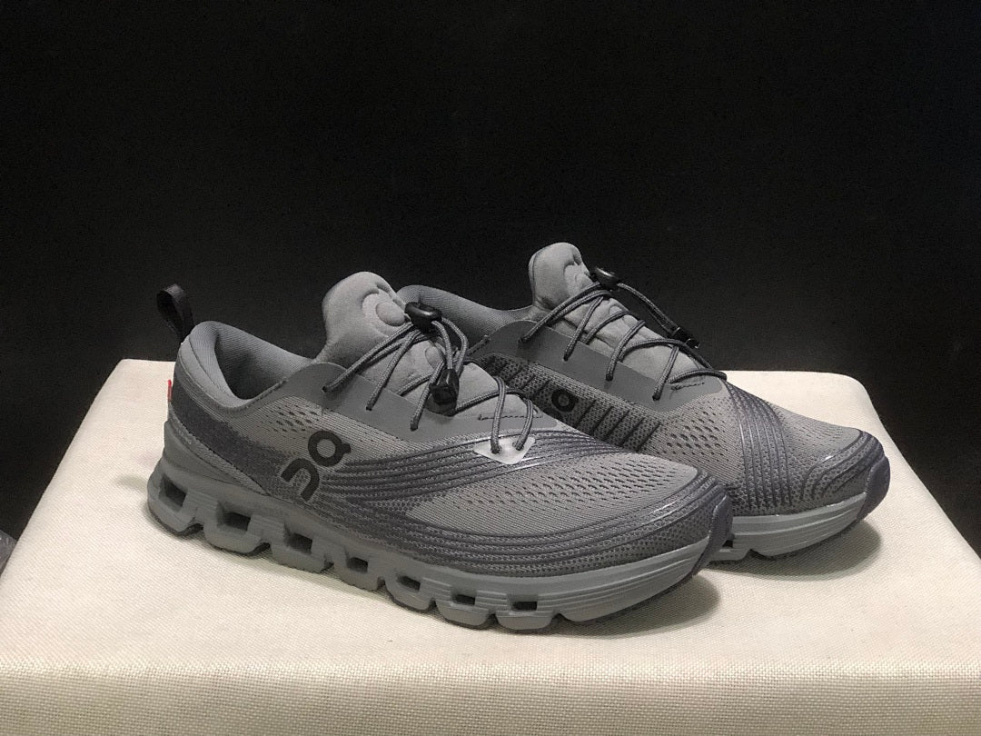 On Cloud X Z5 Sneakers in Gray