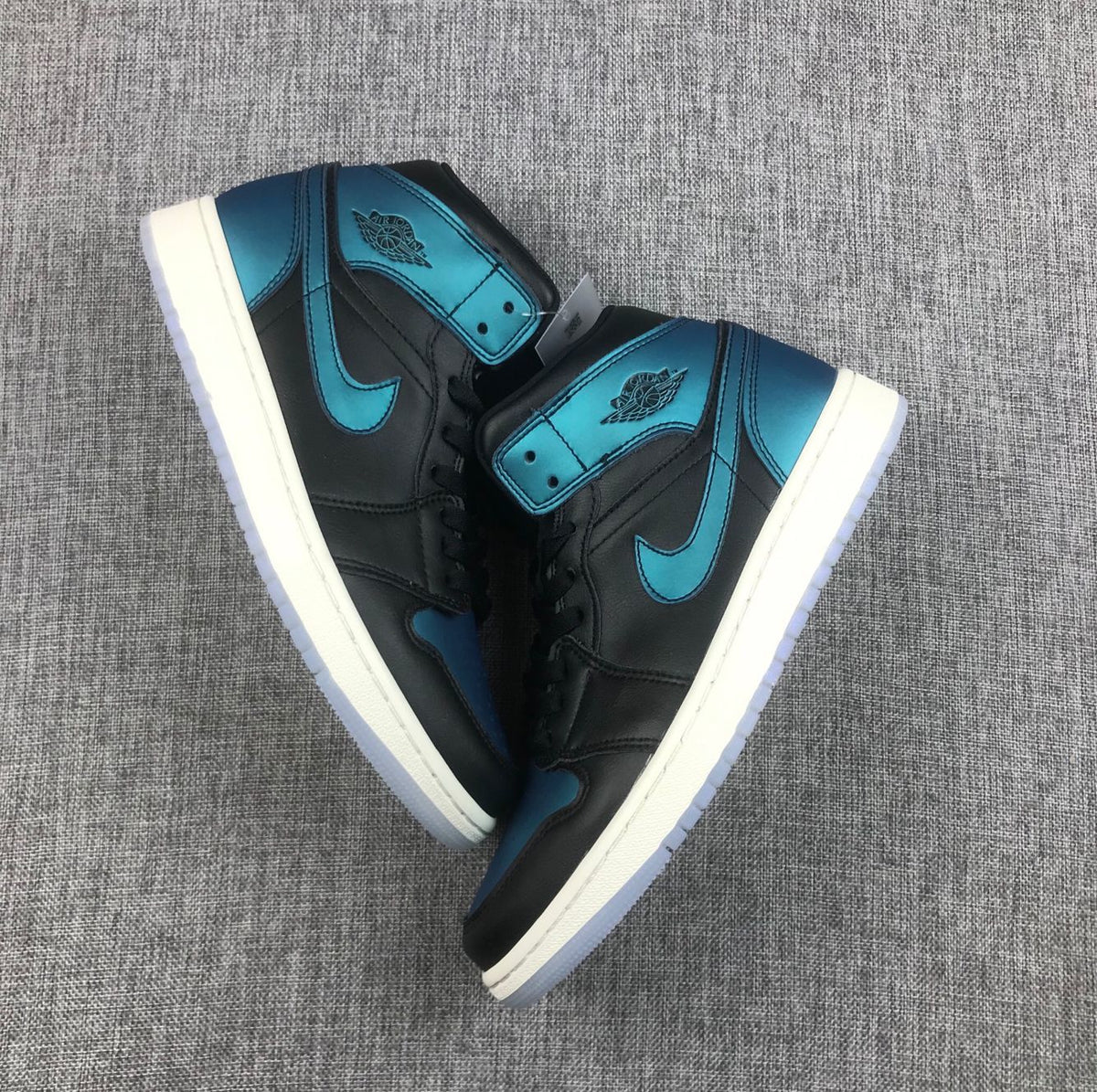 Air Jordan 1 Mid BQ6472-009 Black and Turquoise Sneakers