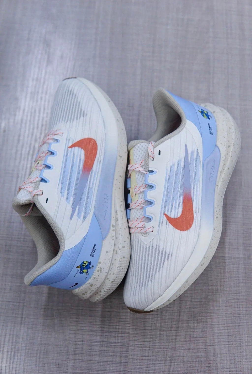 Nike Air Winflo 9 Running Shoes in White and Light Blue DX6048-181