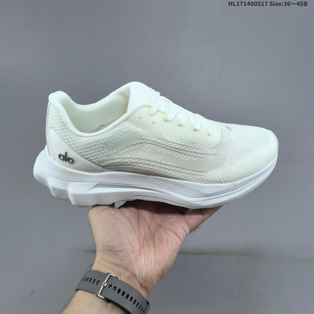 Alo Yoga Alo Runner Low-Top Sneakers