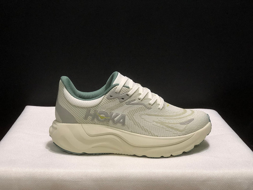 HOKA Arahi 8 Running Shoes in Cream and Sage