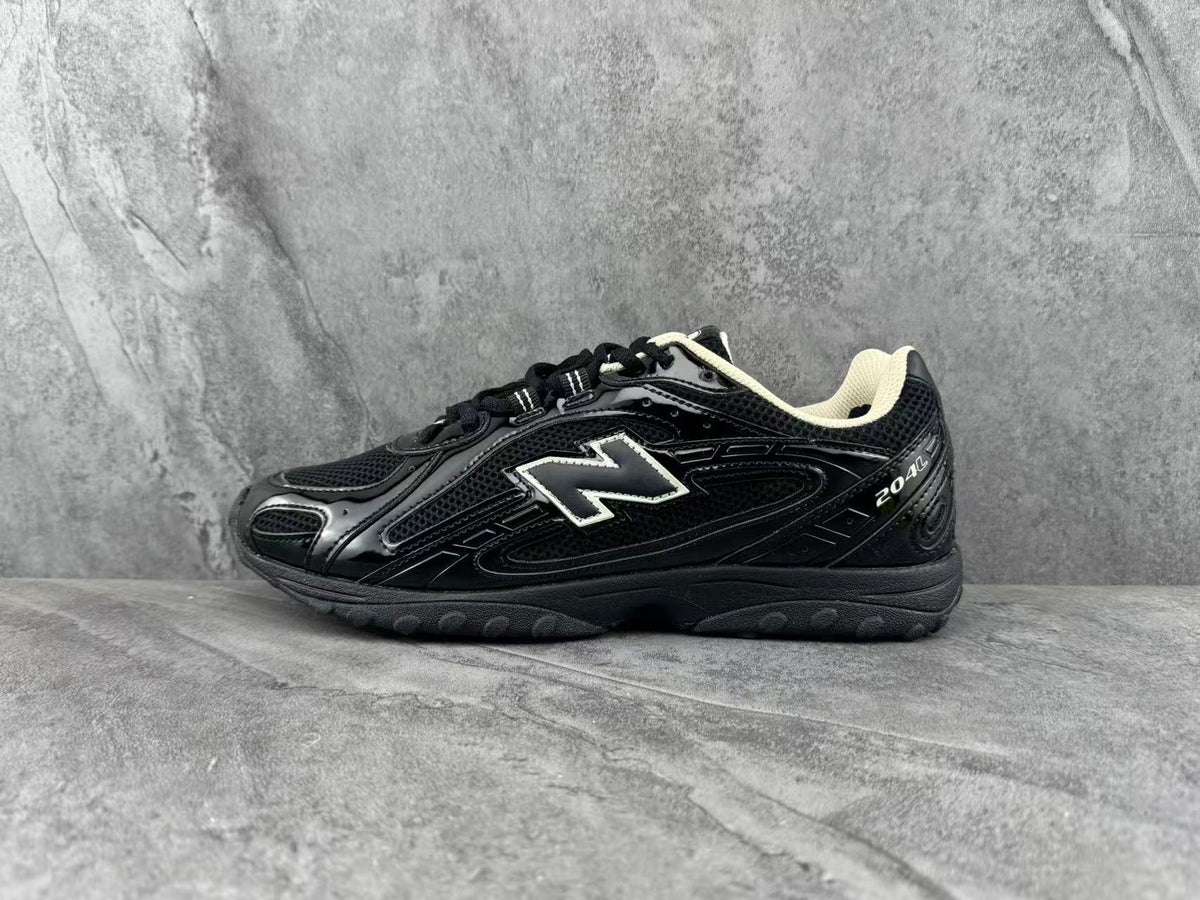 New Balance 204L Black Sneakers