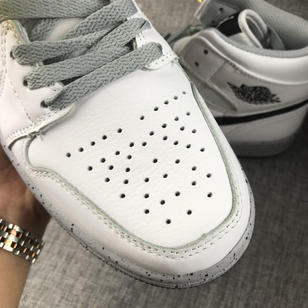 Air Jordan 1 Retro High OG White Grey Dot Sneakers