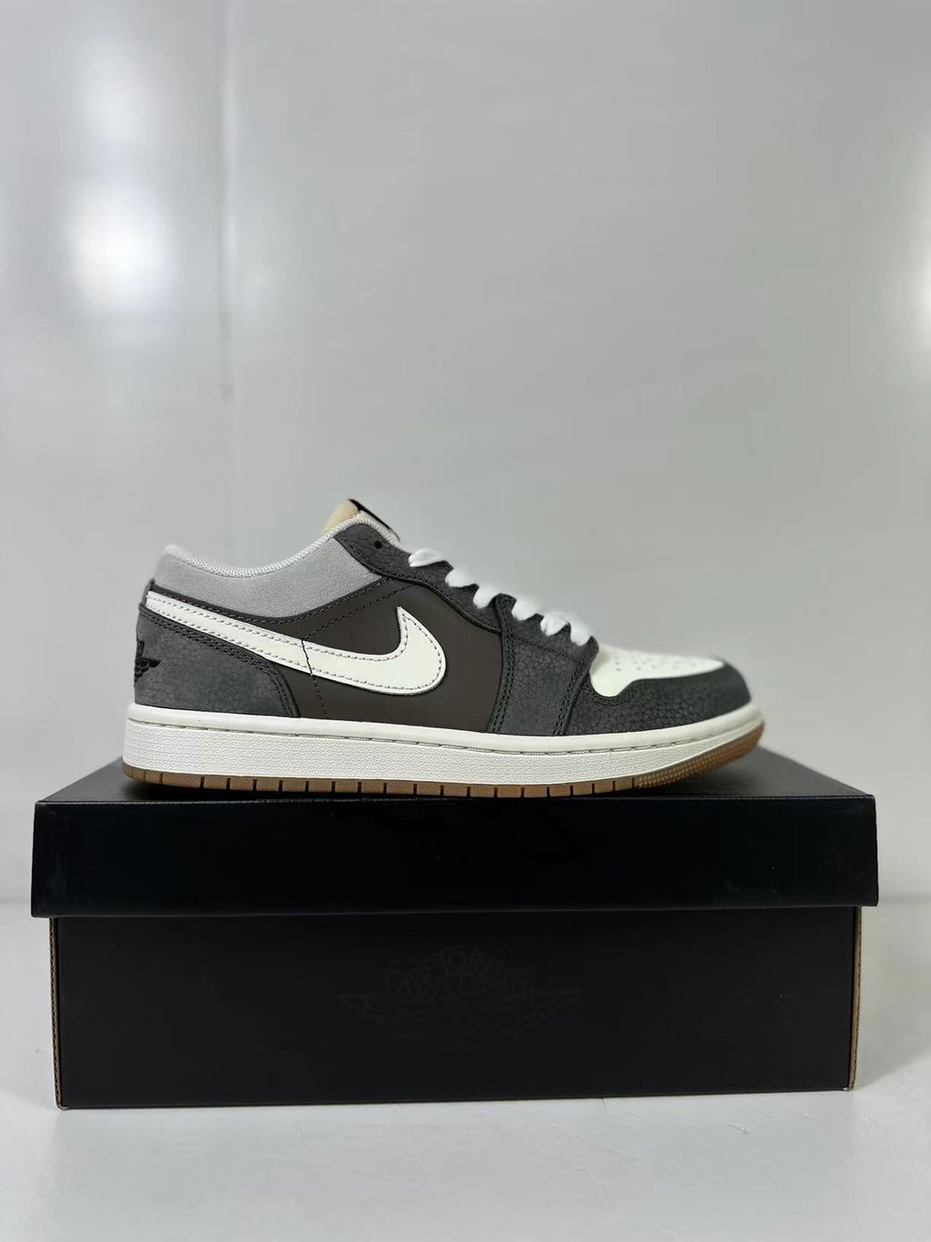 Jordan Air Jordan 1 Low SE Gray White FD0399-004