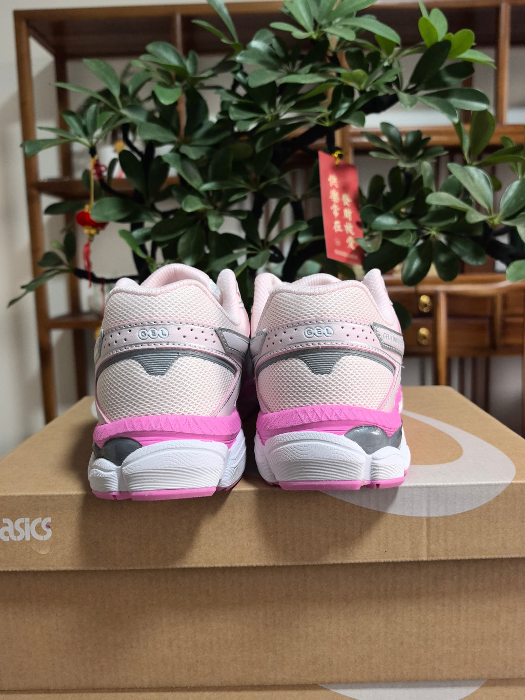 ASICS GEL-Cumulus 16 Sneakers in Peach Pink