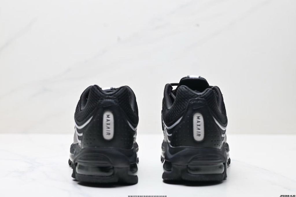 Nike Air Max Plus Black Silver Sneakers