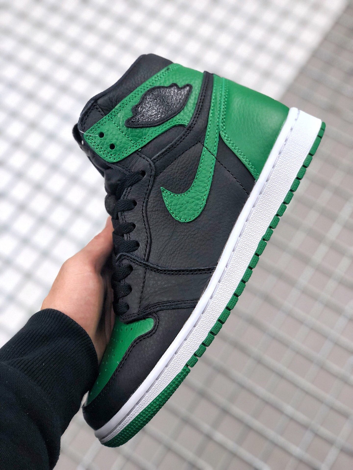 Air Jordan 1 High Pine Green Black Sneakers 555088-030