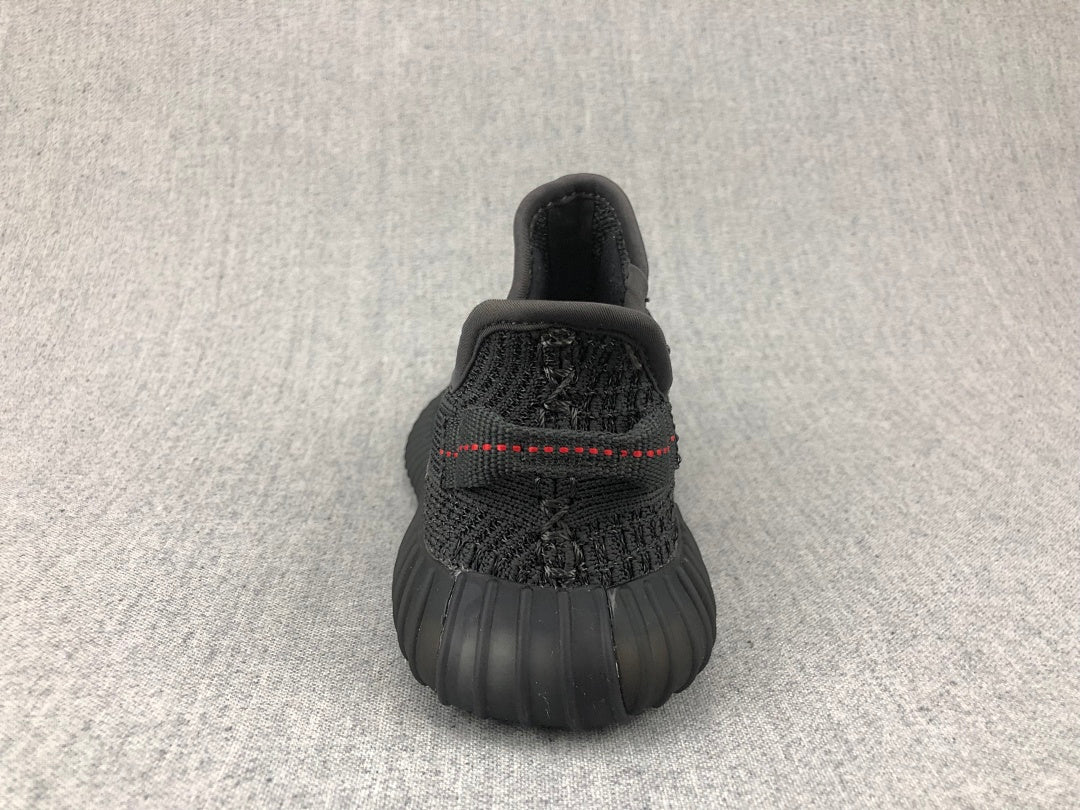 Yeezy 350 V2 Kids Sneakers in Black