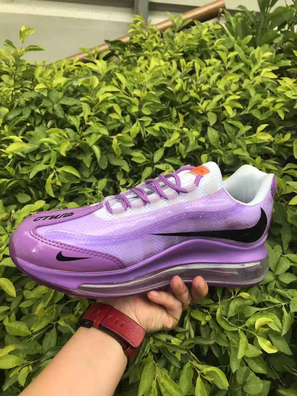 Nike Air Max 720 Sneakers in Purple
