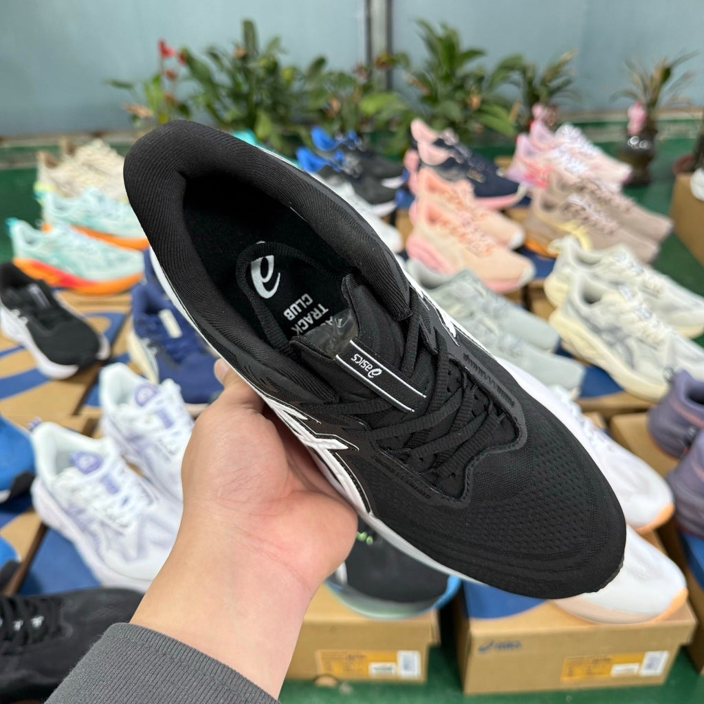 ASICS NOVABLAST 5 LE Black and White Running Shoes
