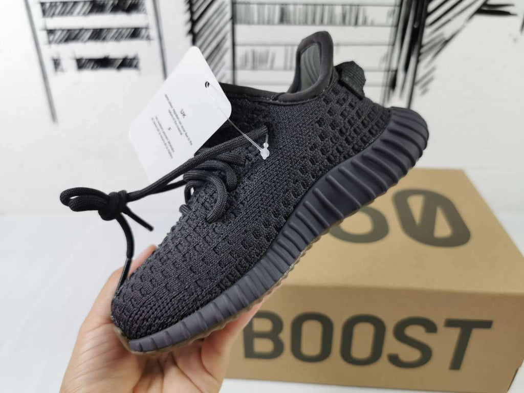 Yeezy 350 V2 Kids Sneakers in Black and Gum