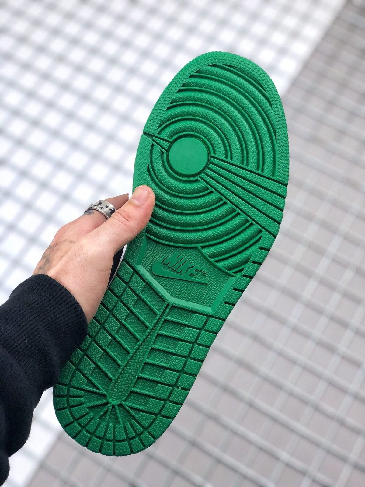 Air Jordan 1 High Pine Green Black Sneakers 555088-030