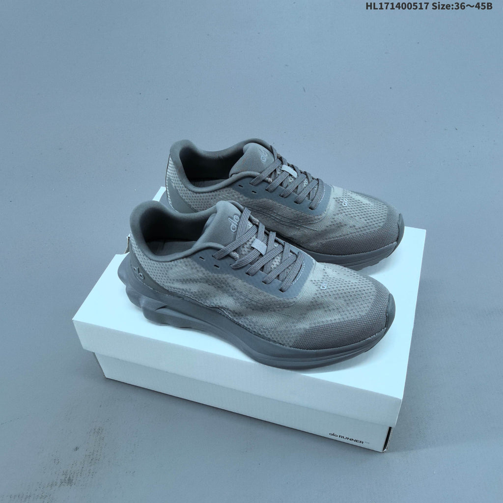 Alo Yoga Alo Runner Low-Top Sneakers