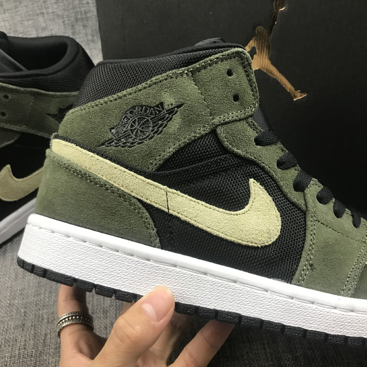 Air Jordan 1 Mid Sneakers Olive Green BQ6472-030
