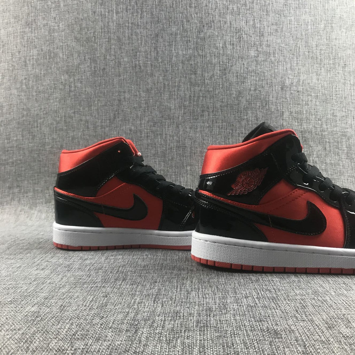 Air Jordan 1 Mid Sneakers Black Red White BQ6472-600