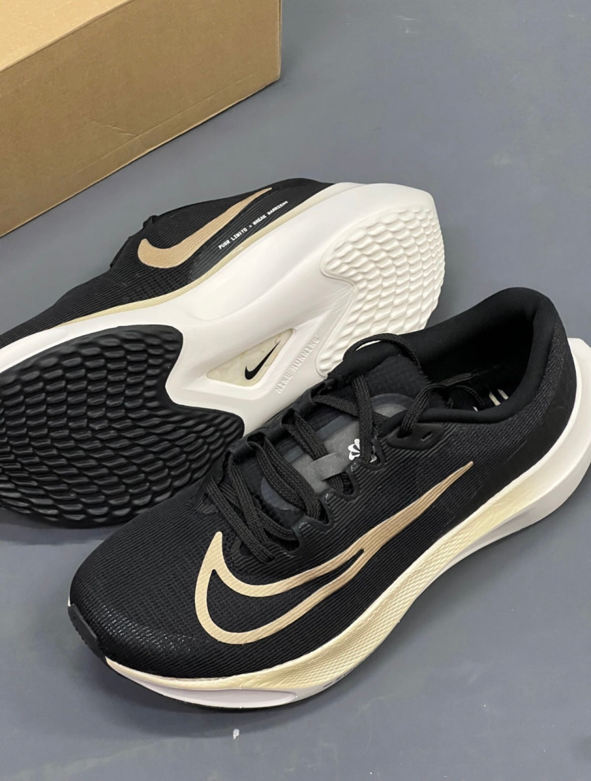 Nike Zoom Fly 5 Running Shoes Black Gold DM8968-002