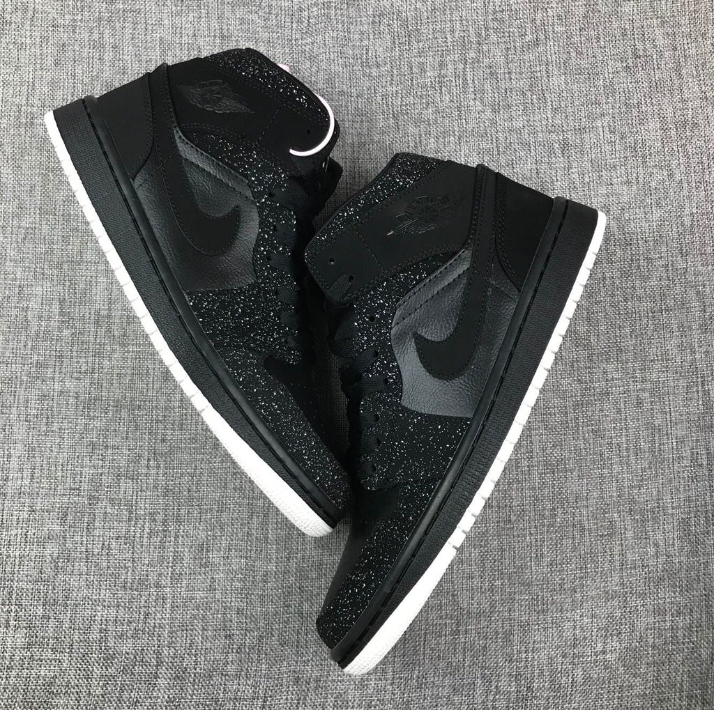 Jordan Air Jordan 1 Mid Black and White Sneakers 554724-001